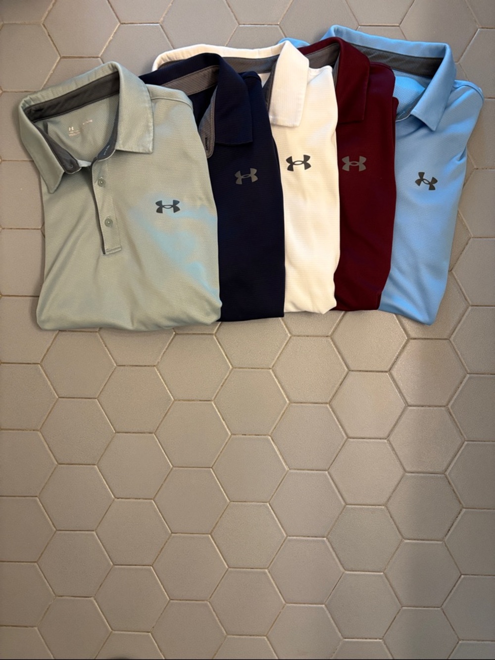 Under Armour Tech Polos. XL